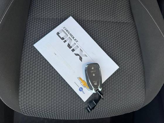CHEVROLET ONIX 1.0 FLEX LT MANUAL CHEVROLET ONIX 1.0 FLEX LT MANUAL